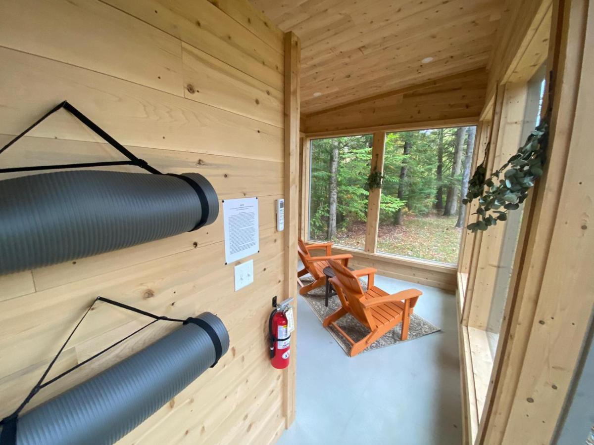 Vermont Mirror House Villa Guilford Exterior photo